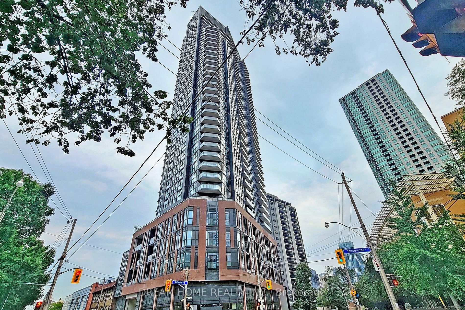 159 Wellesley St E, #908