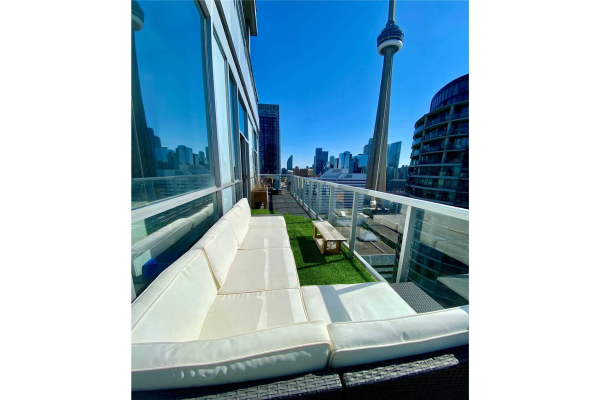 352 Front St W, Toronto