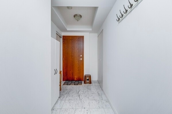 10 Yonge St, #1803