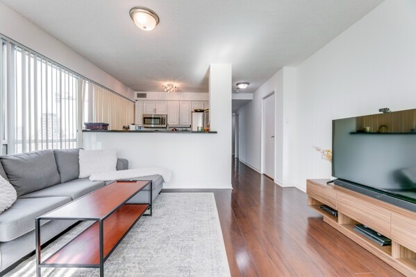 10 Yonge St, #1803