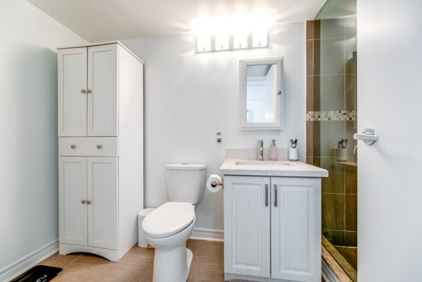 10 Yonge St, #1803