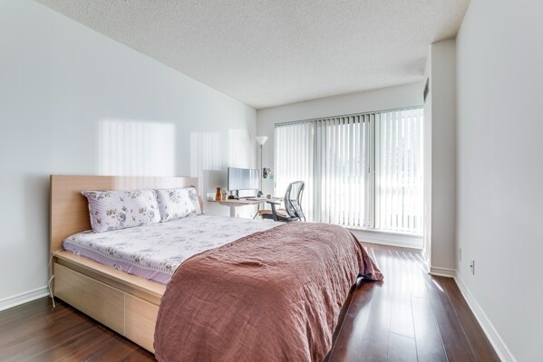10 Yonge St, #1803