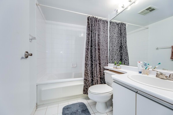 10 Yonge St, #1803