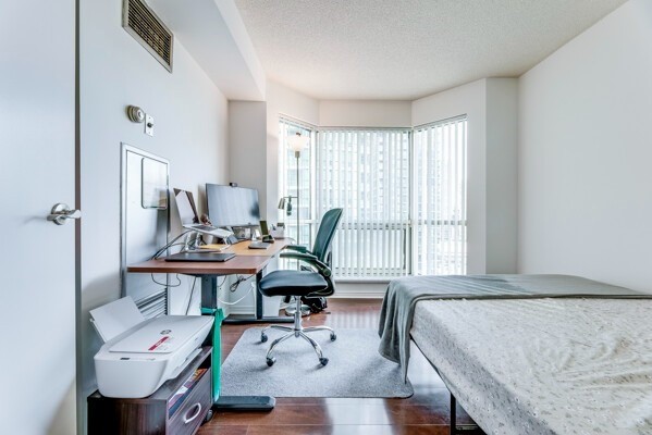 10 Yonge St, #1803