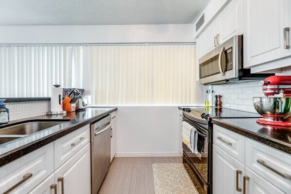 10 Yonge St, #1803