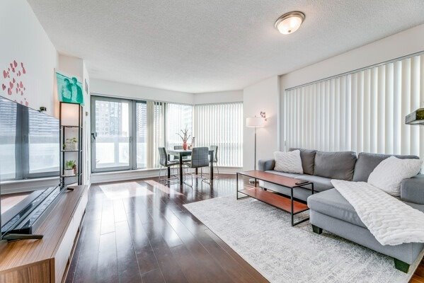 10 Yonge St, #1803