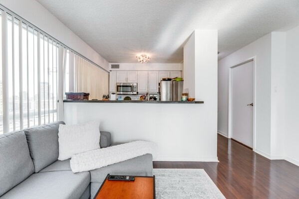10 Yonge St, #1803