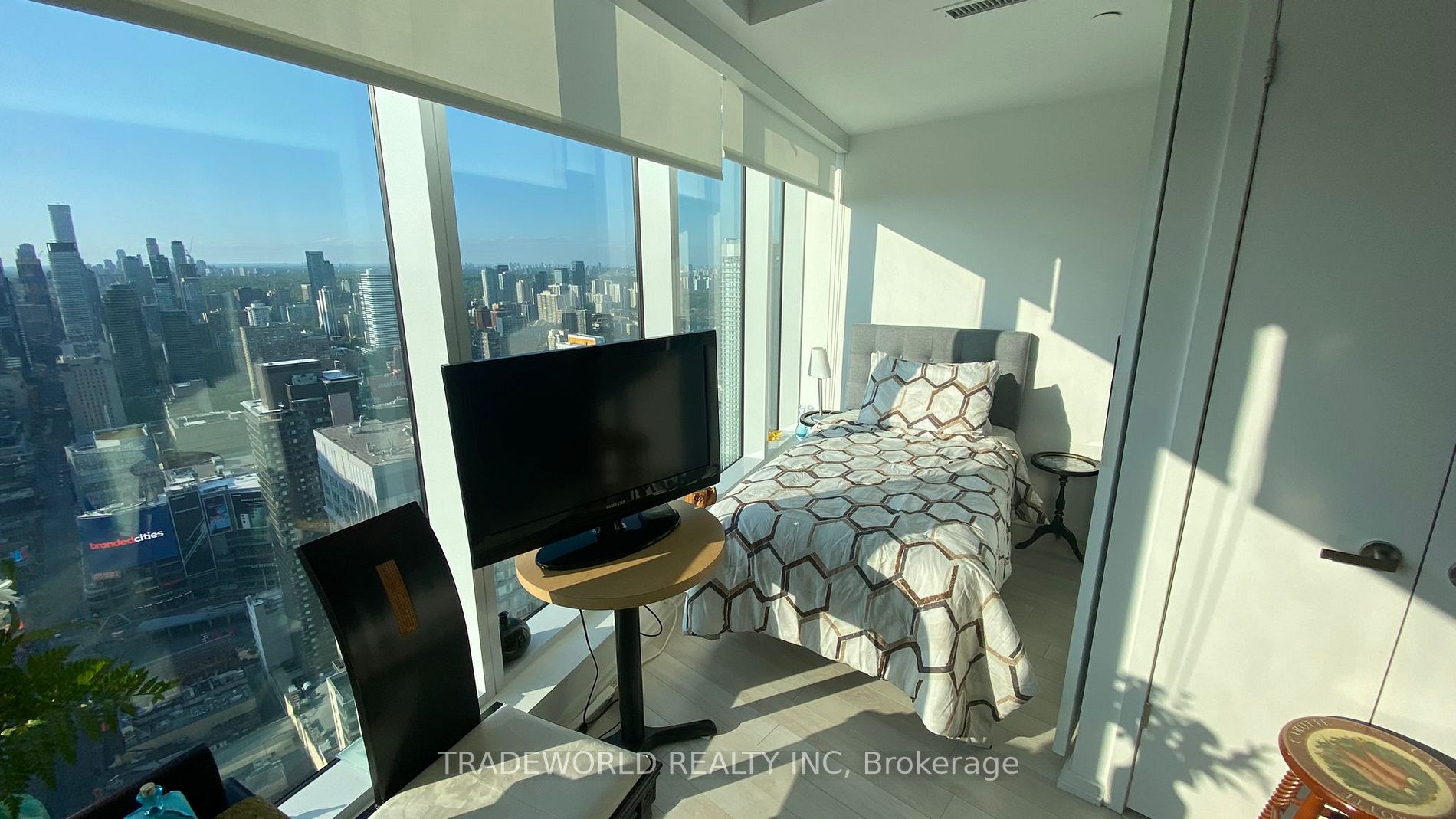 197 Yonge St, #4813