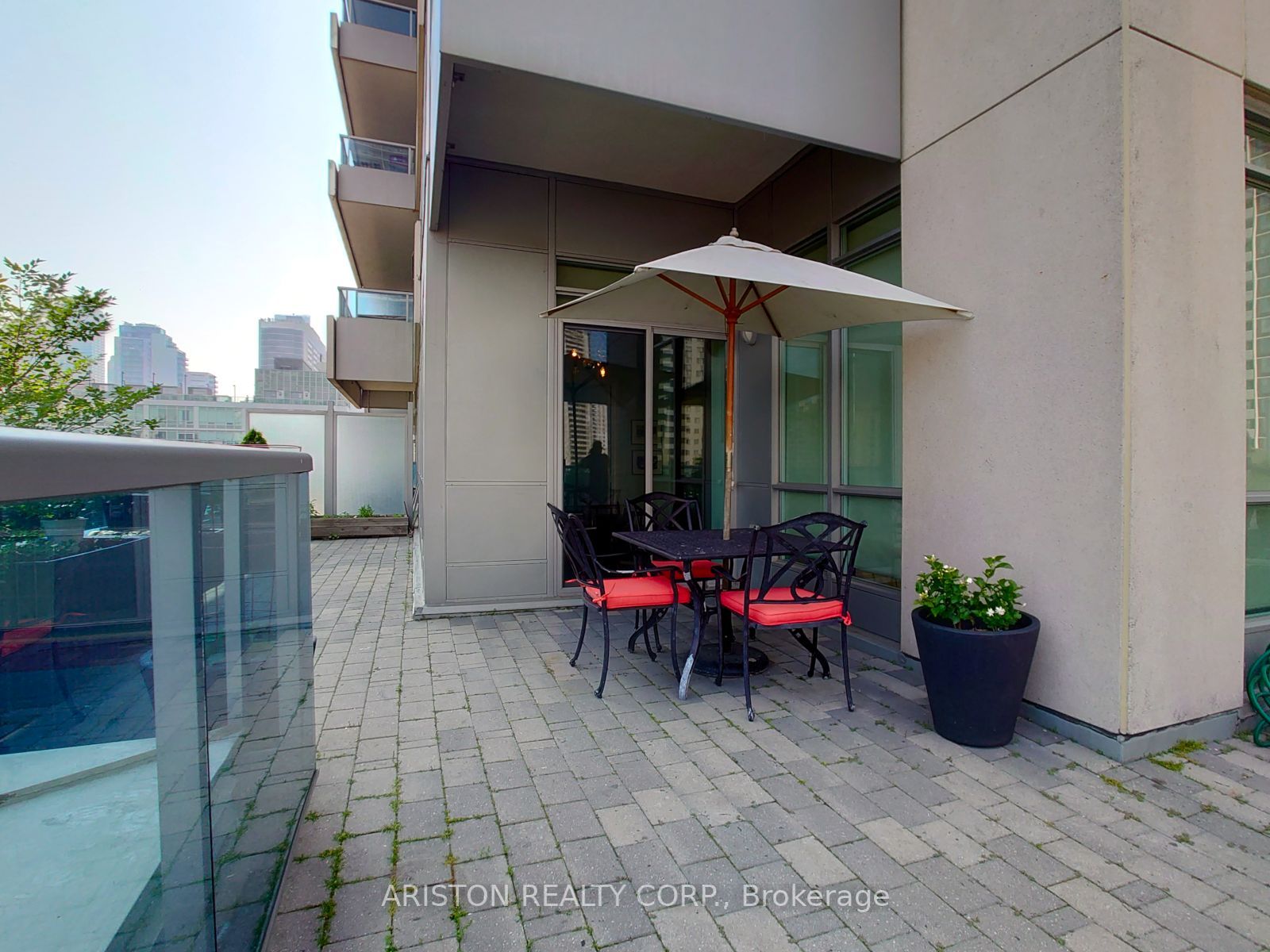 500 Sherbourne Street, #404