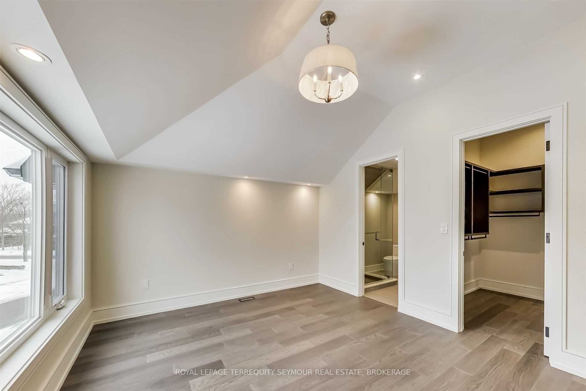 5 Yeomans Rd