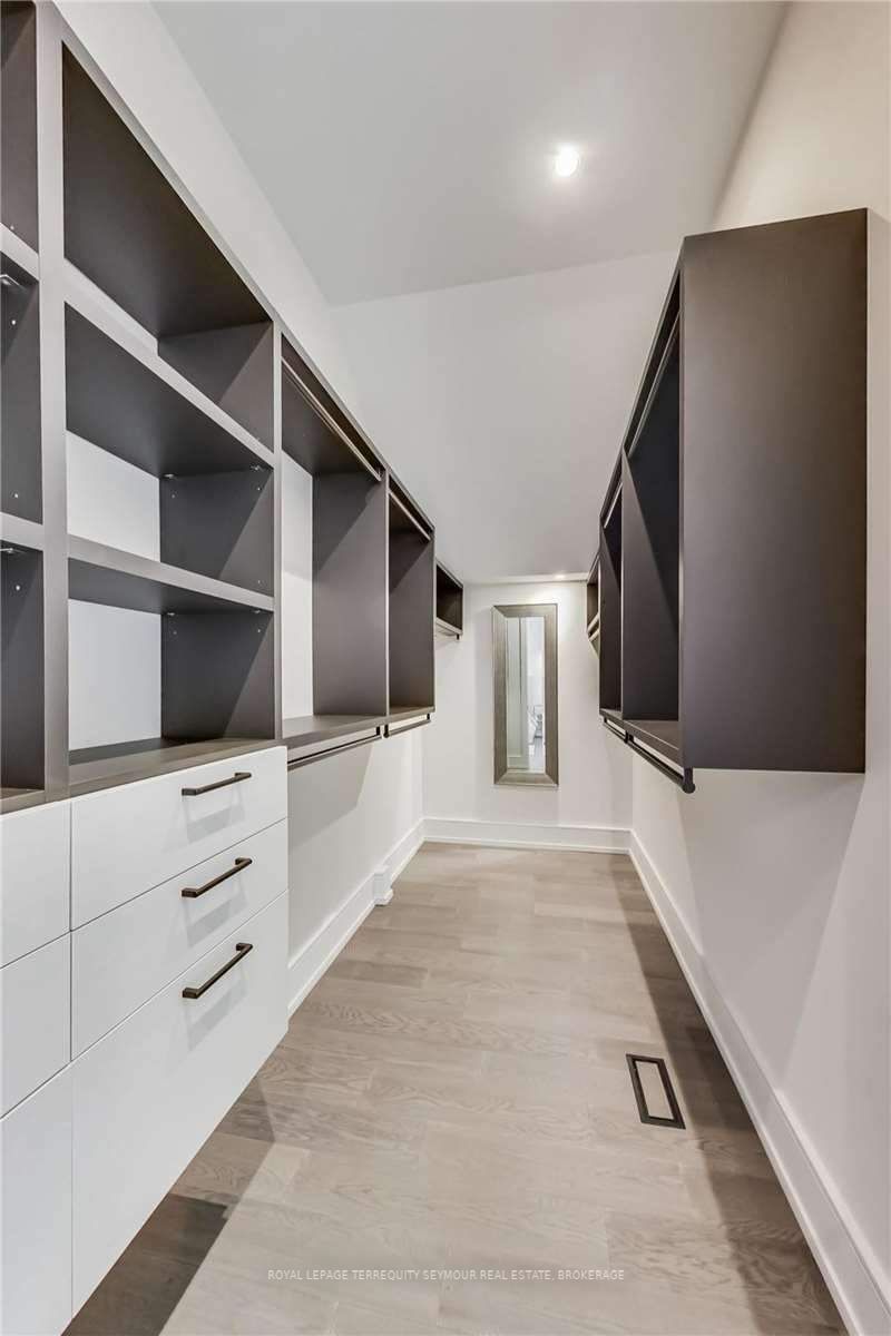 5 Yeomans Rd