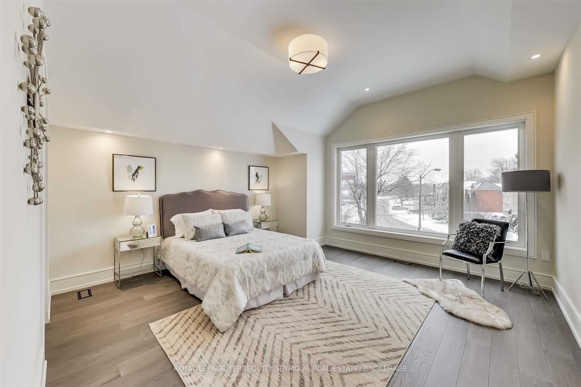 5 Yeomans Rd