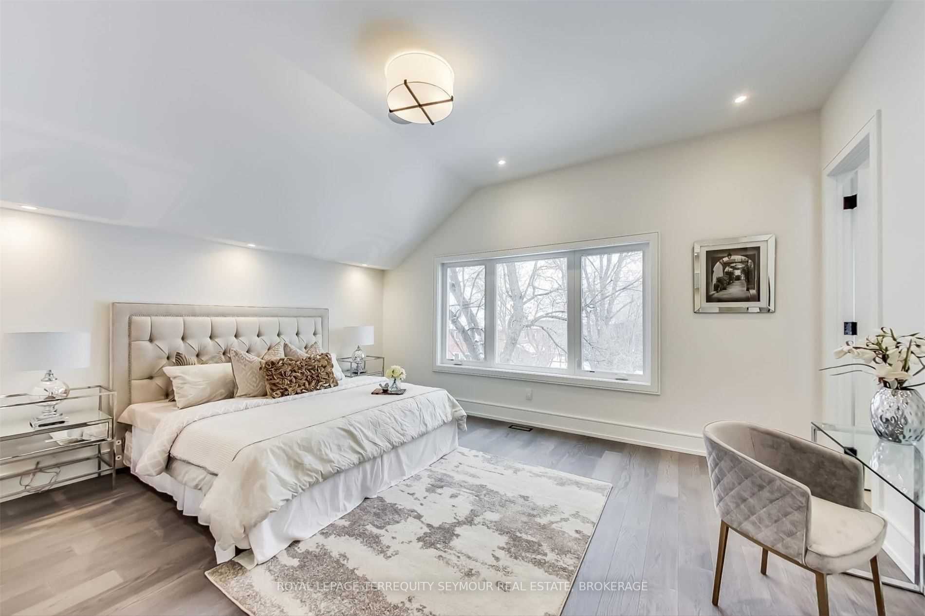5 Yeomans Rd