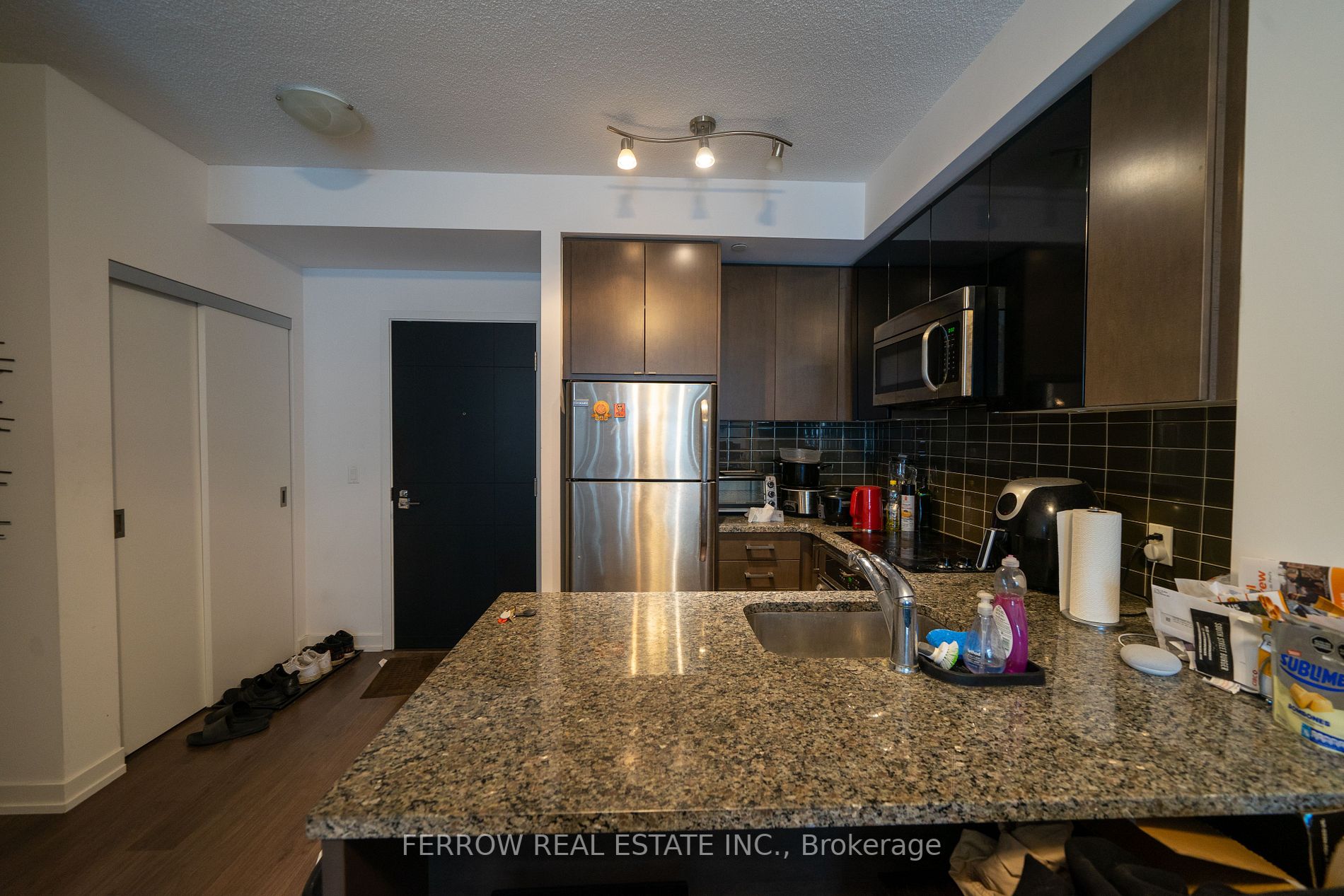 89 Dunfield Ave, #909