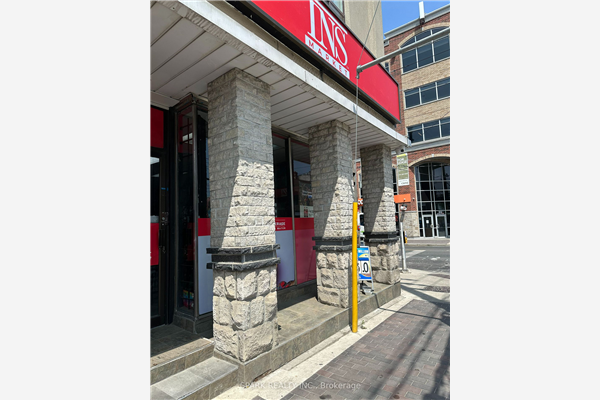 834 College St, Toronto