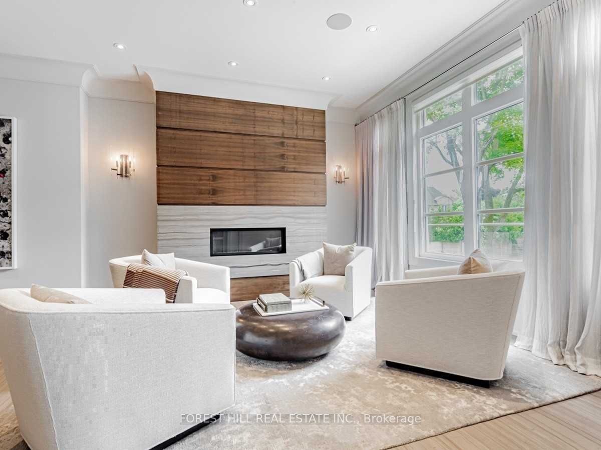 15 Vesta Dr