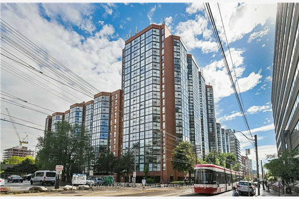 705 King St W