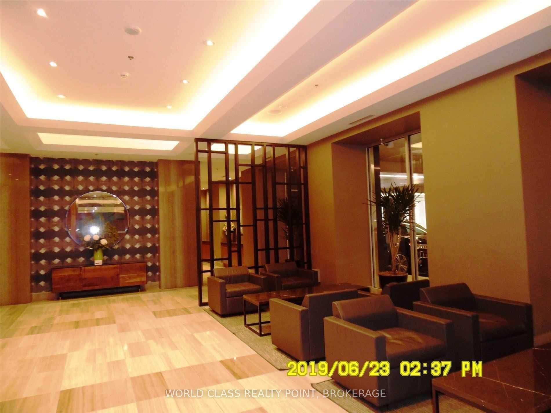 111 St. Clair Ave W, #528