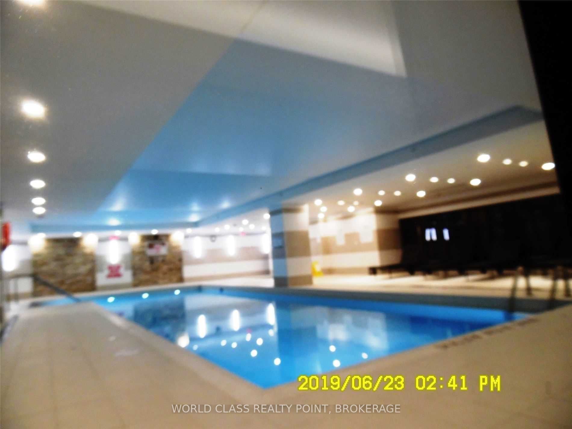 111 St. Clair Ave W, #528