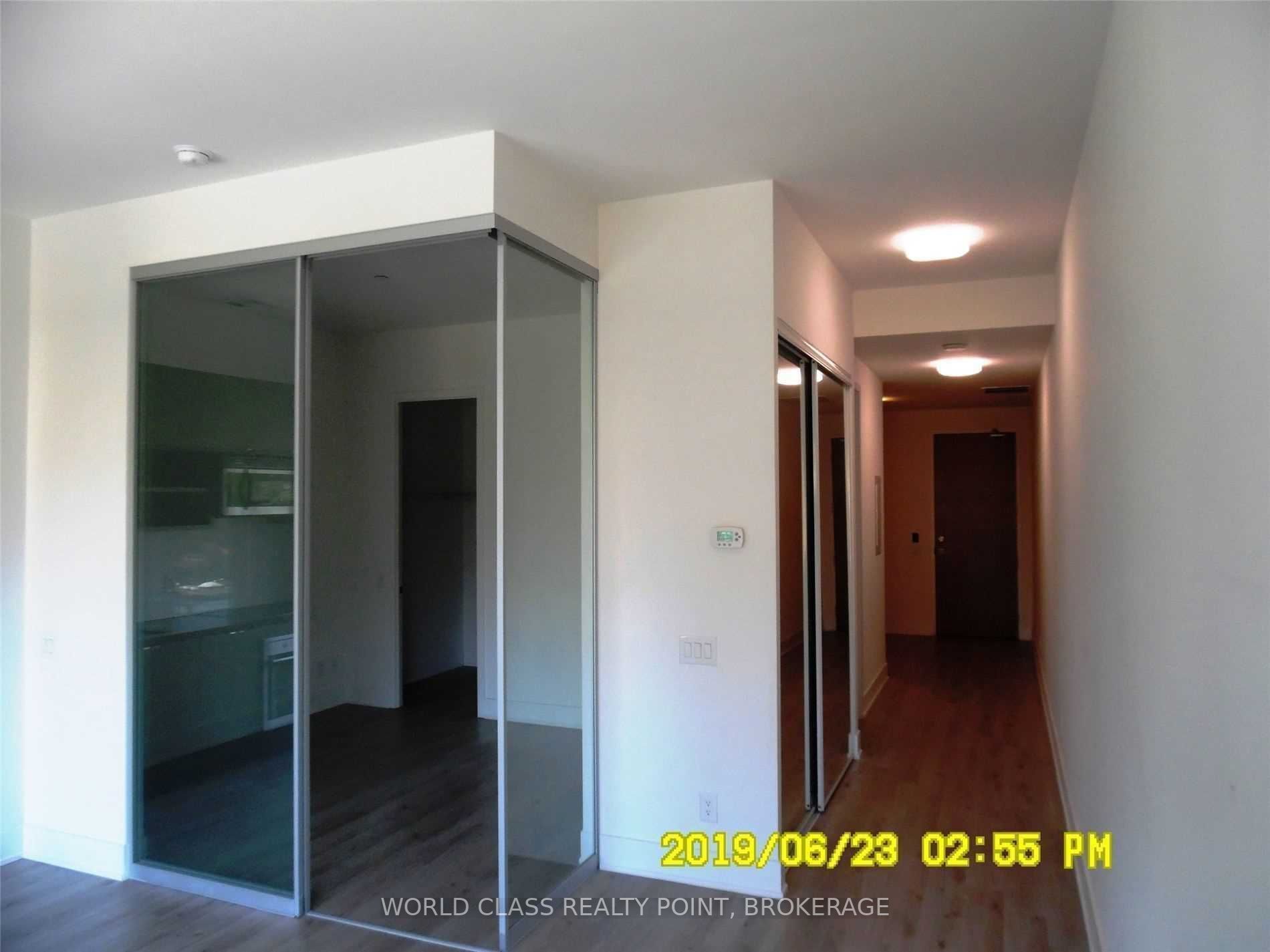 111 St. Clair Ave W, #528