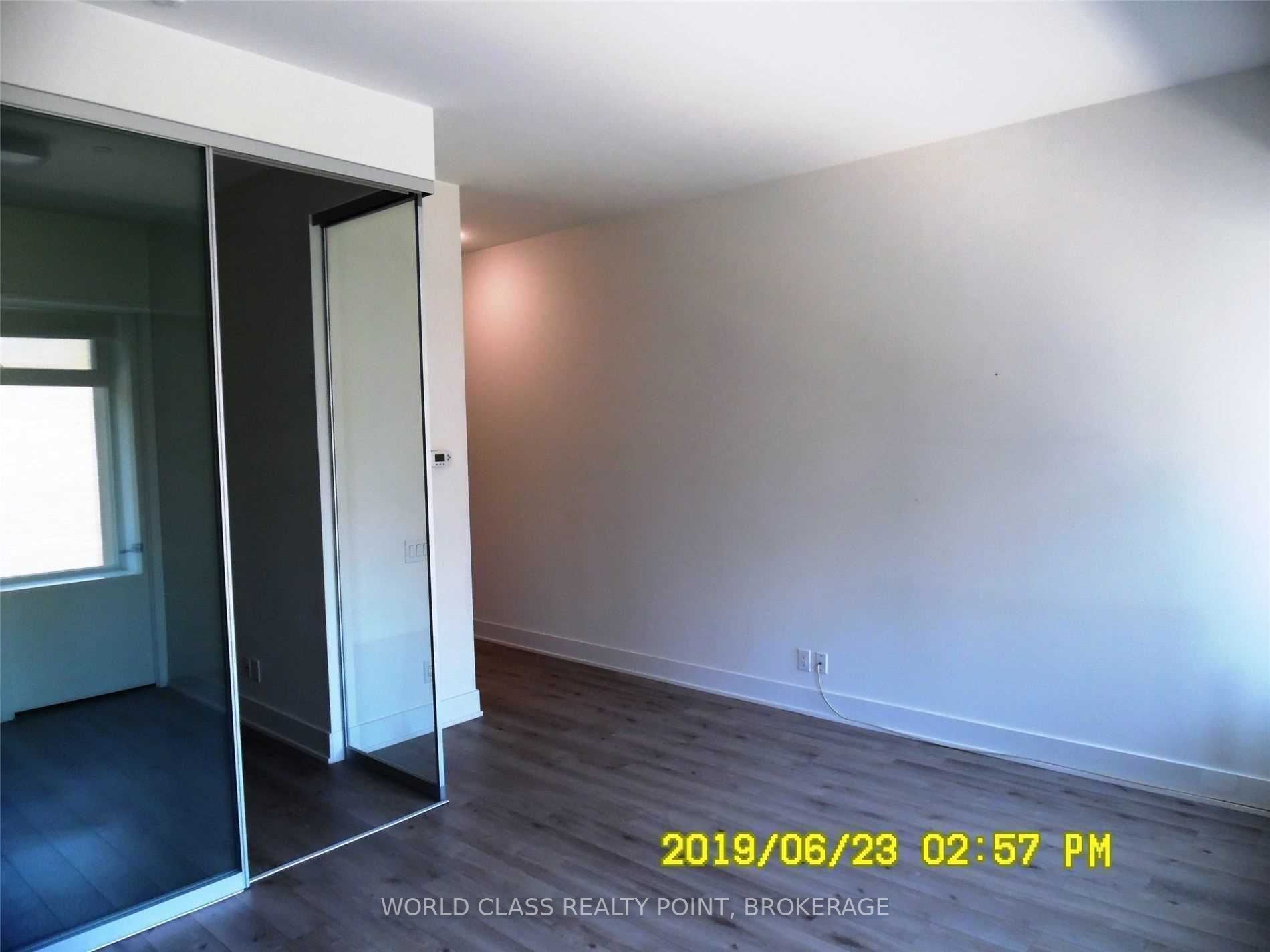 111 St. Clair Ave W, #528