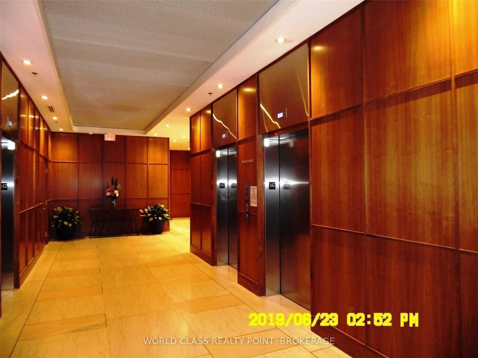 111 St. Clair Ave W, #528