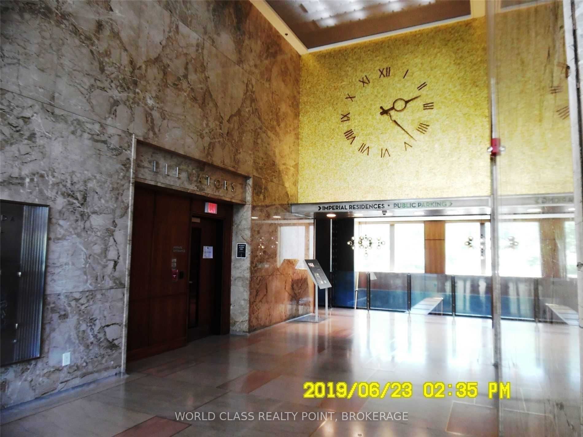 111 St. Clair Ave W, #528
