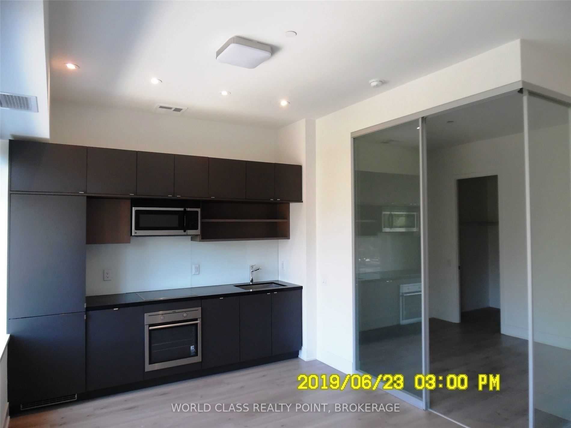 111 St. Clair Ave W, #528