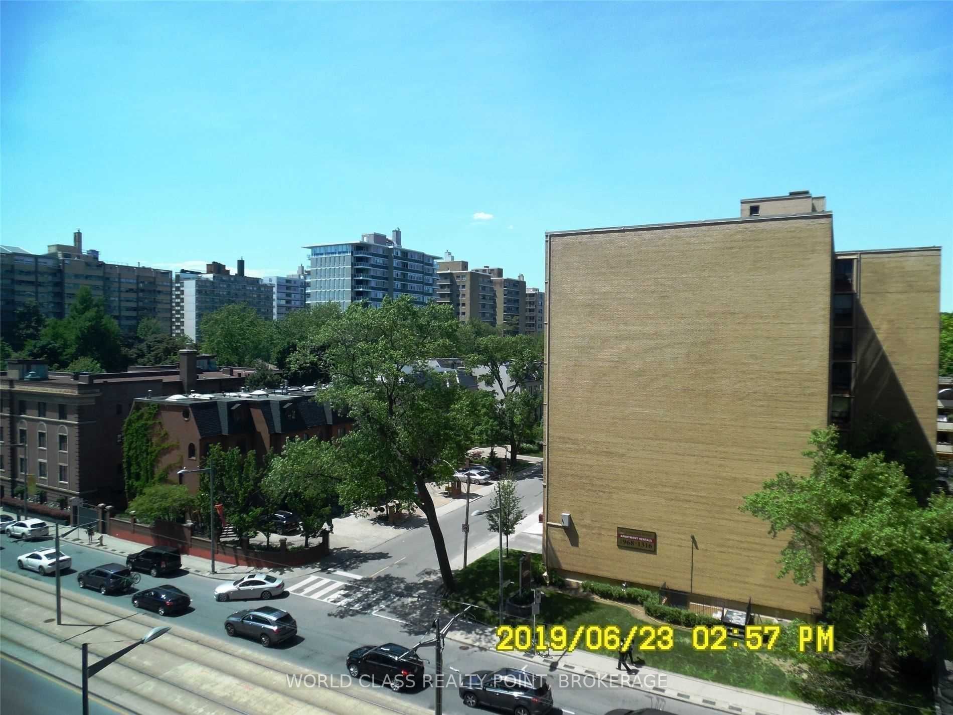 111 St. Clair Ave W, #528
