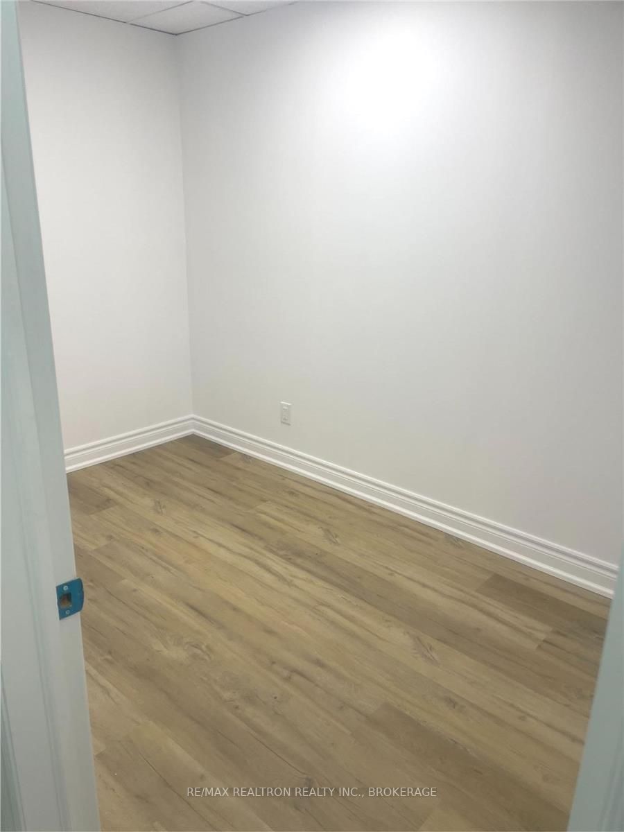 850 Sheppard Ave W