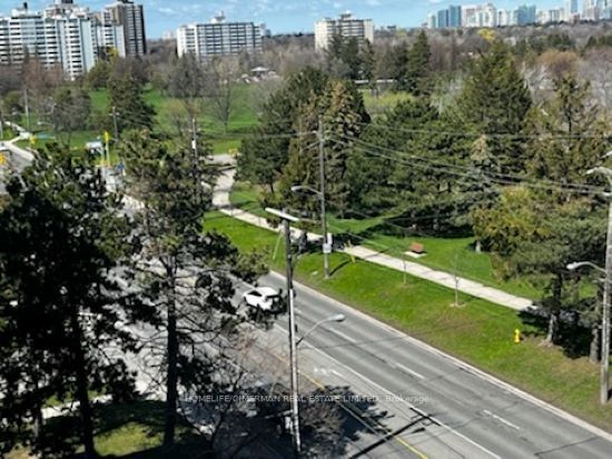 4200 Bathurst St, #705