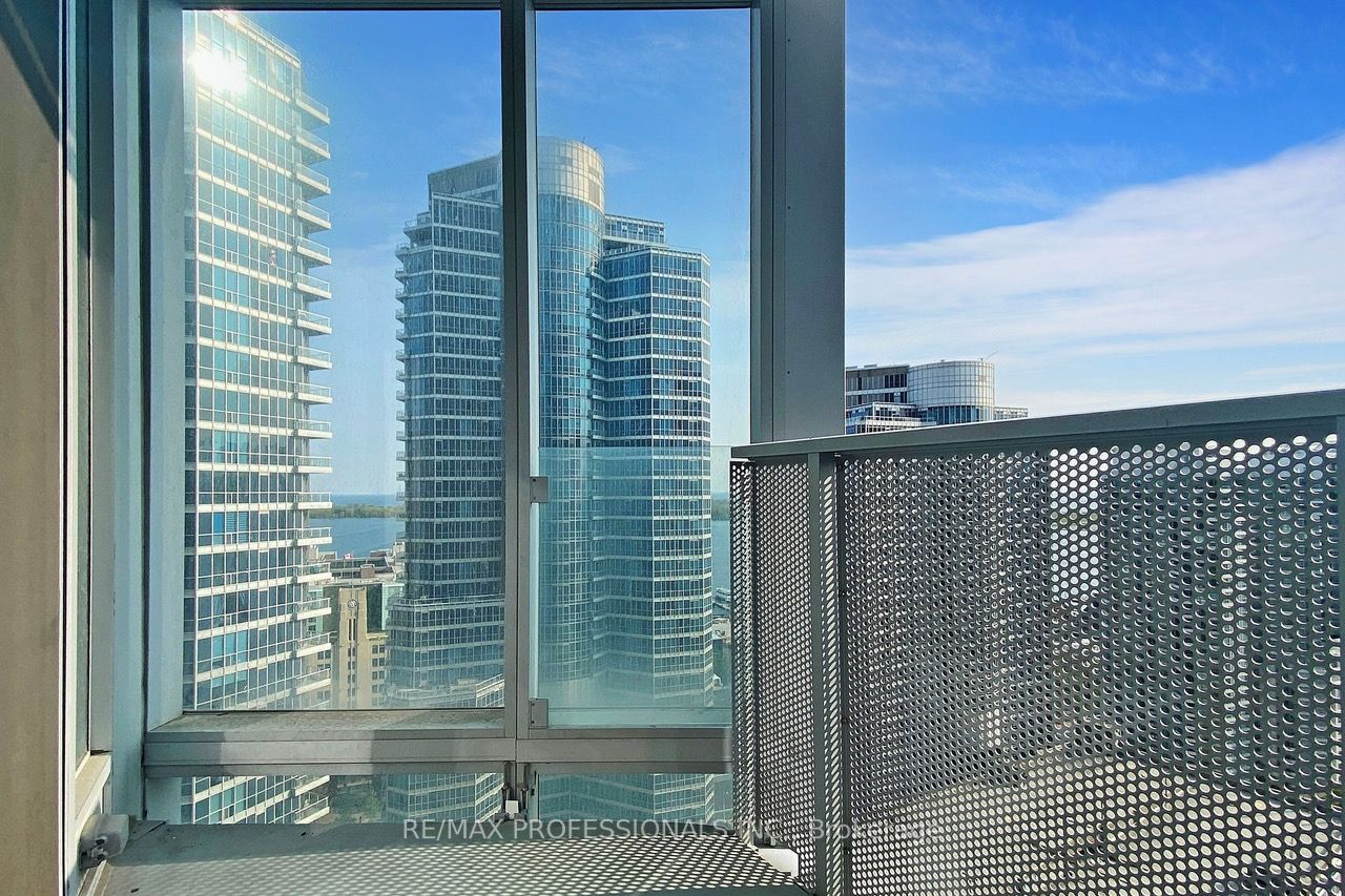 10 York St, #2410