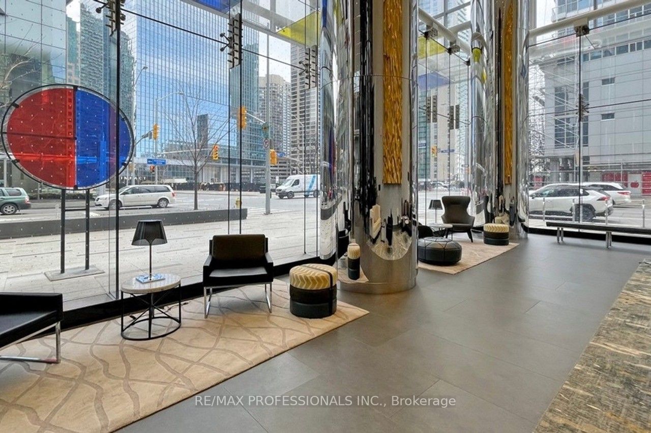 10 York St, #2410