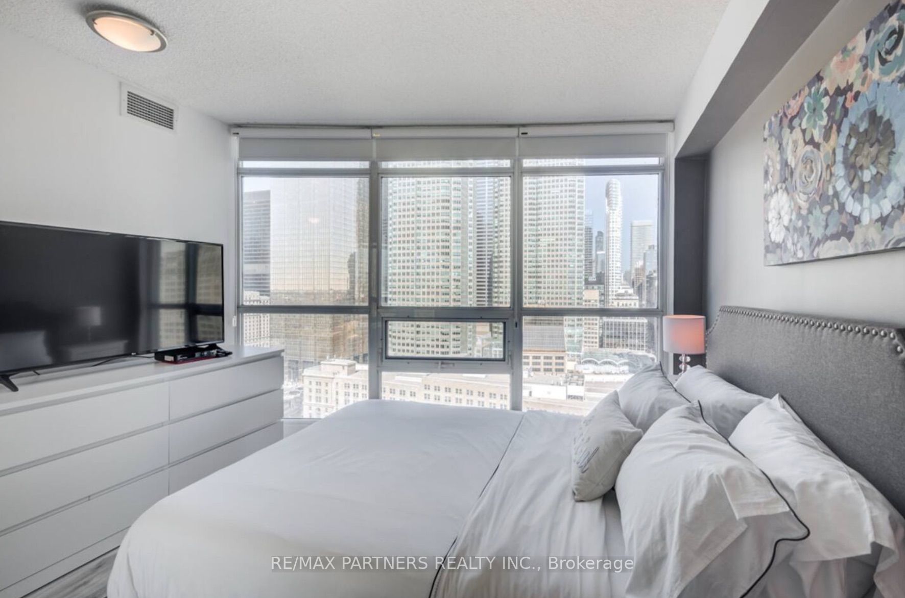 18 Yonge St, #2503