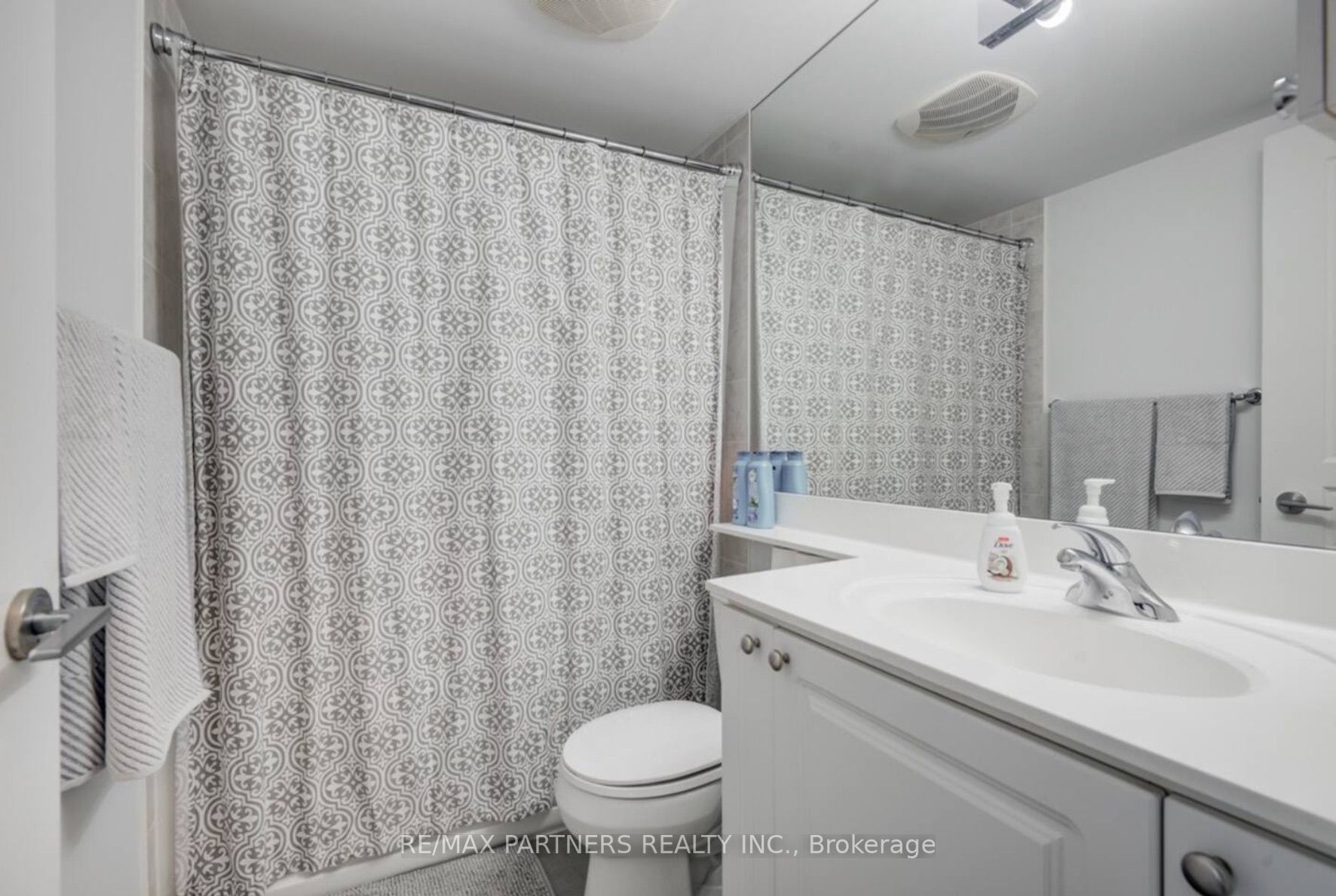 18 Yonge St, #2503