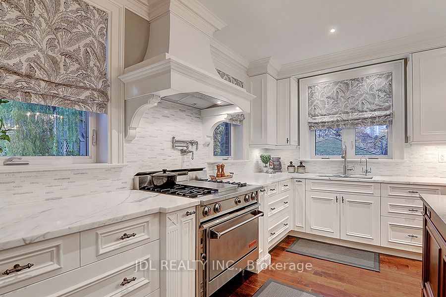15 Castle Frank Cres