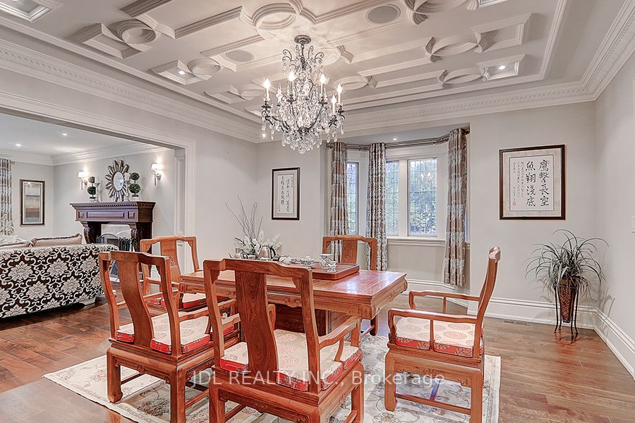 15 Castle Frank Cres