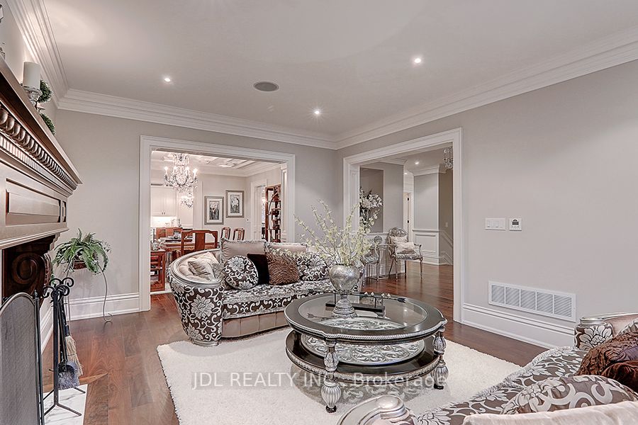 15 Castle Frank Cres