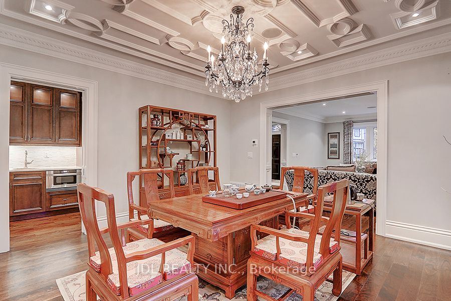 15 Castle Frank Cres