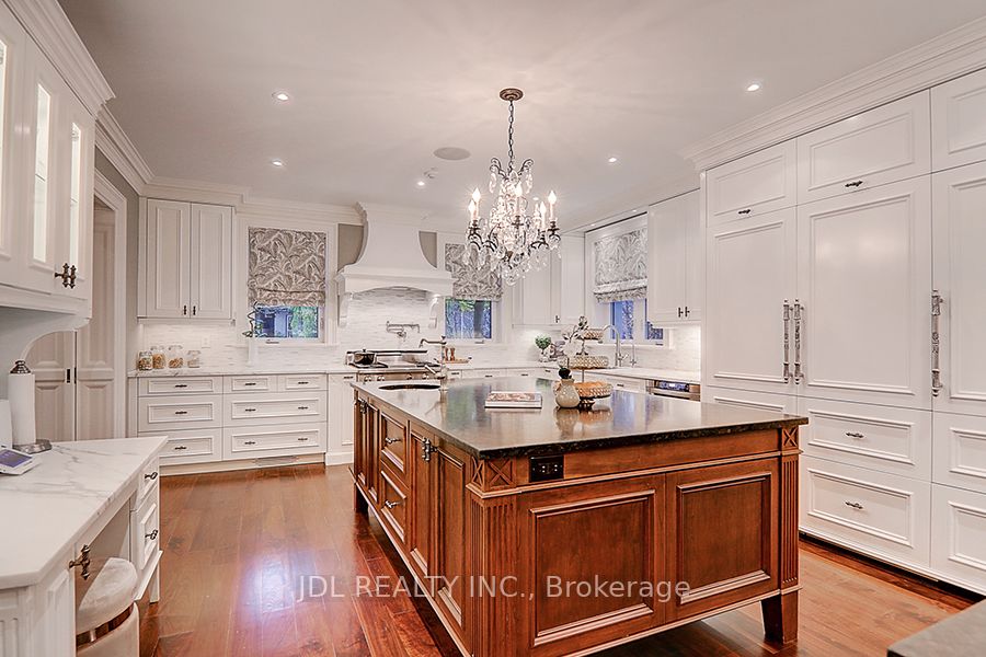 15 Castle Frank Cres