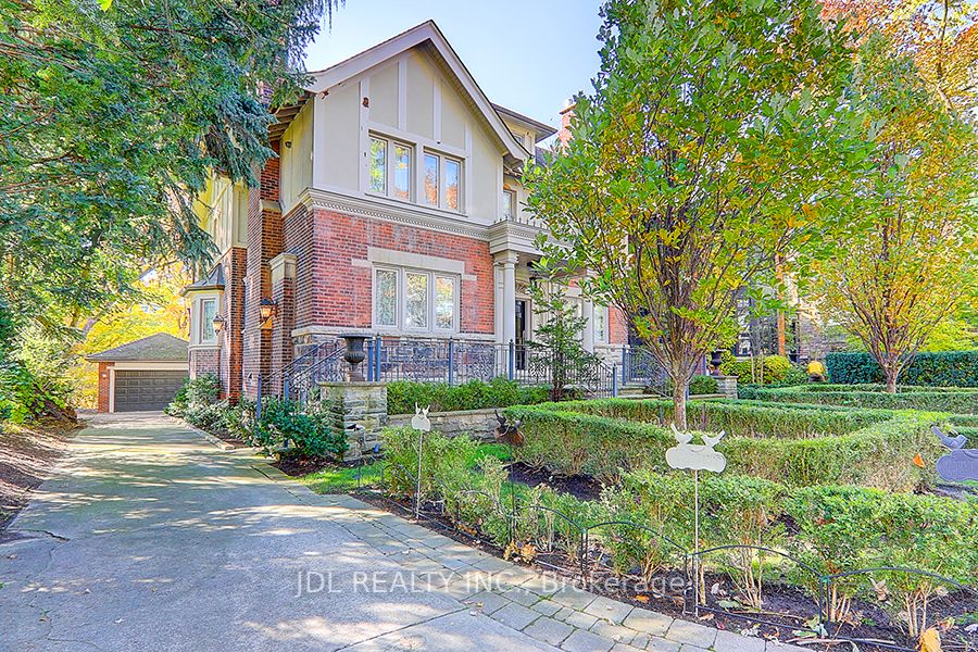 15 Castle Frank Cres