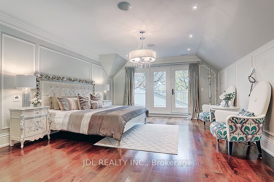 15 Castle Frank Cres