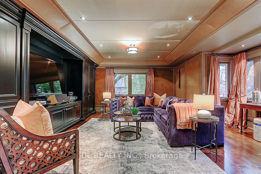 15 Castle Frank Cres