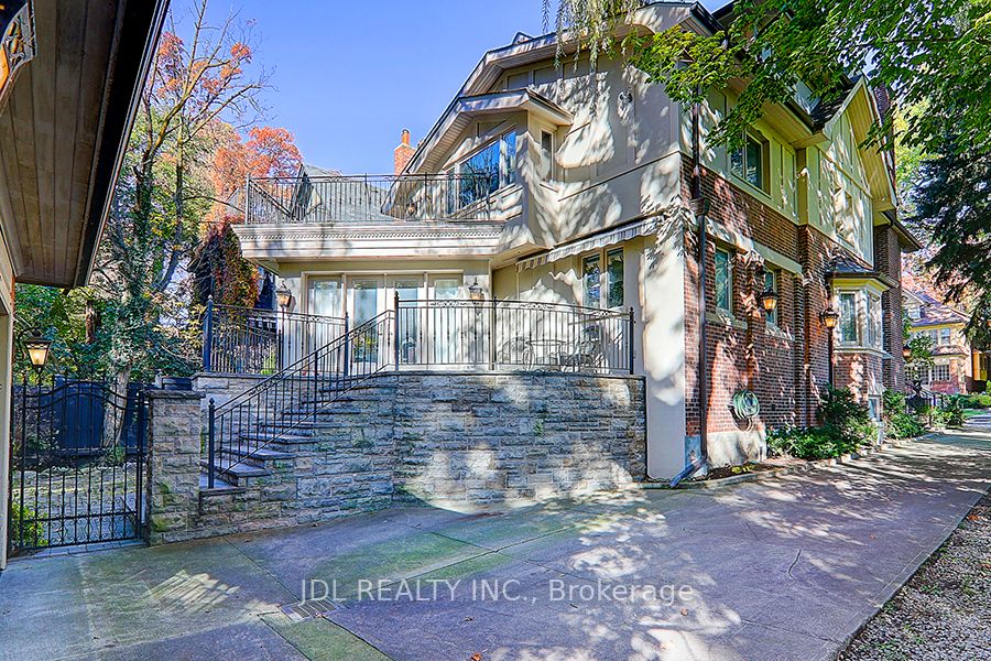 15 Castle Frank Cres