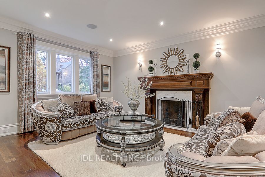 15 Castle Frank Cres