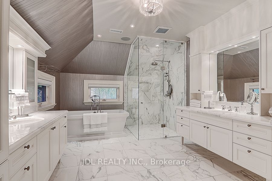 15 Castle Frank Cres