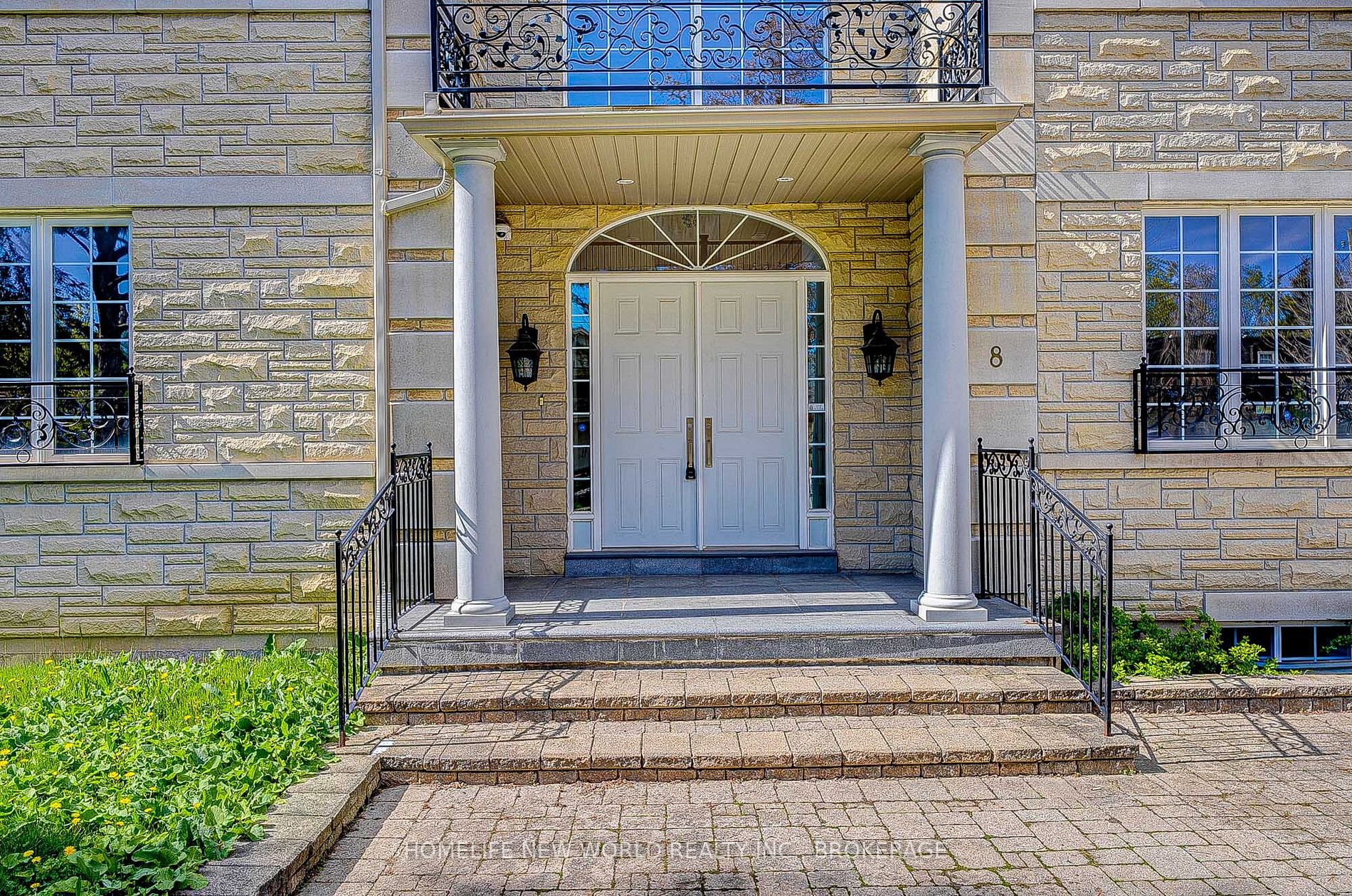 8 Shady Oaks Crescent