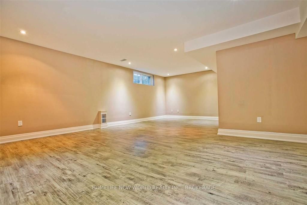 8 Shady Oaks Crescent