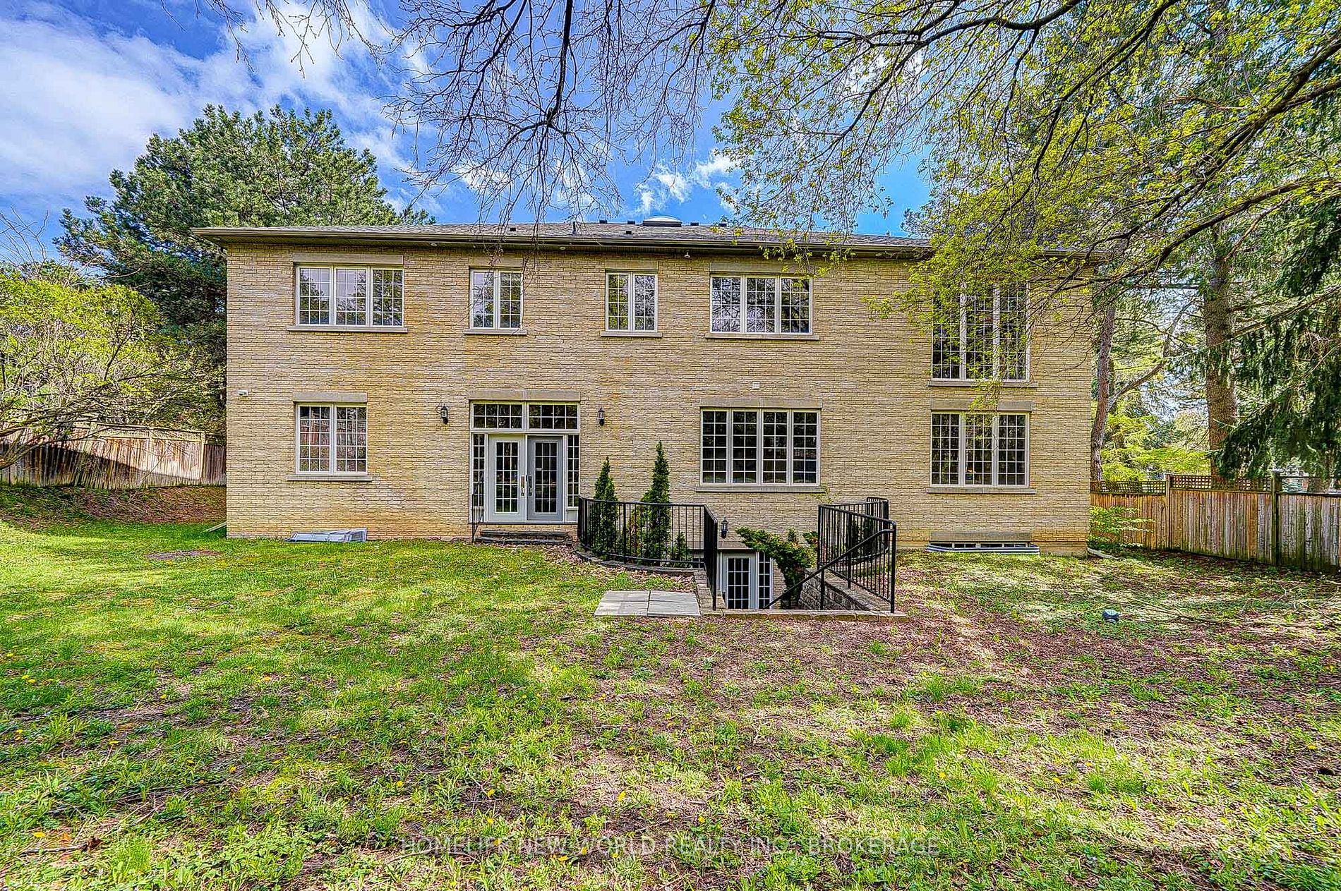 8 Shady Oaks Crescent
