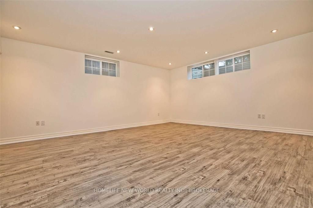 8 Shady Oaks Crescent